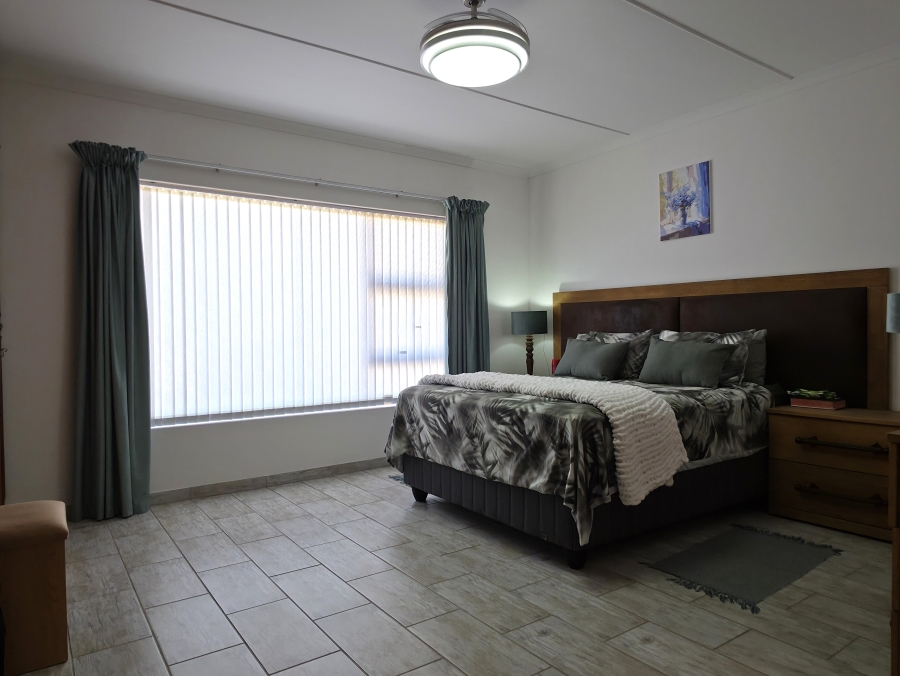 4 Bedroom Property for Sale in Wavecrest Eastern Cape